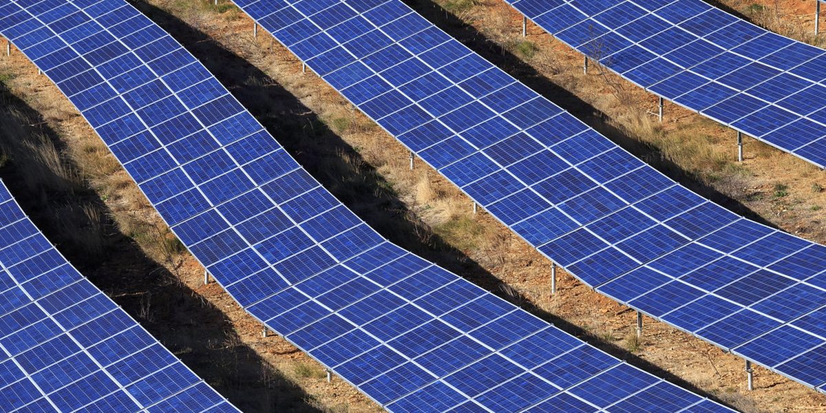 Autoconsumo colectivo: compartir placas solares entre vecinos a 5 km